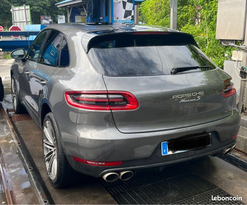 Porsche macan s (image 2)