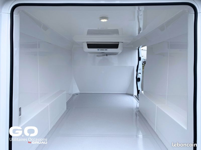 Renault Trafic véhicule réfrigéré isotherme 4.4m³ (FRAX) L2H1 2.0 dCi 130ch (Diesel) BVM - Confort - Fourgon frigo occasion by Gruau - à partir de 845/mois (image 11)