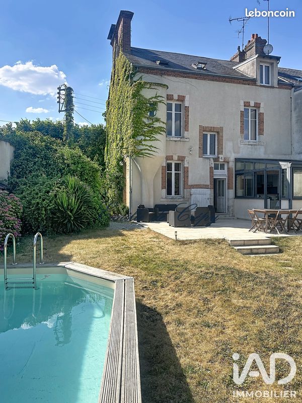 Maison 9 pièces 200 m² · à Orléans · 200 m² · 695 000 €