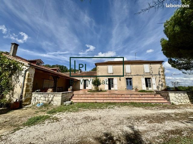 Maison 7 pièces 213 m² · à Saint-Jean-le-Comtal · 213 m² · 295 000 €