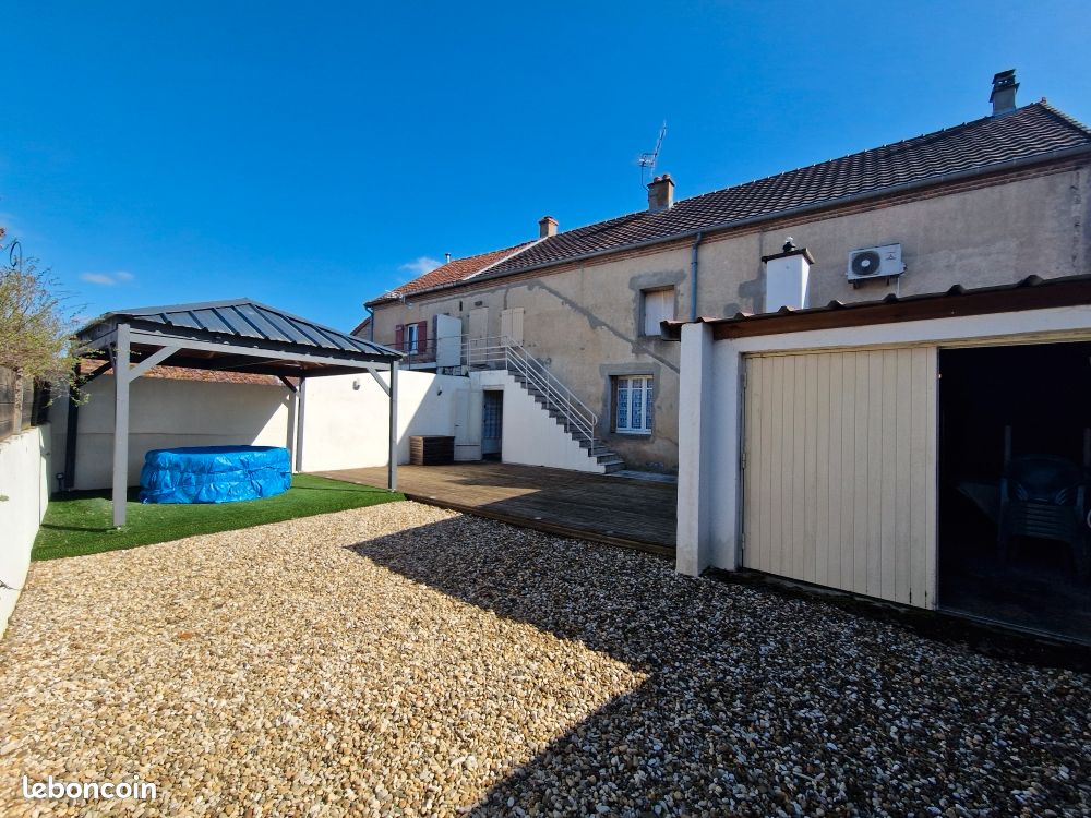 Maison 8 pièces 188 m² · à Neublans-Abergement · 188 m² · 155 000 €