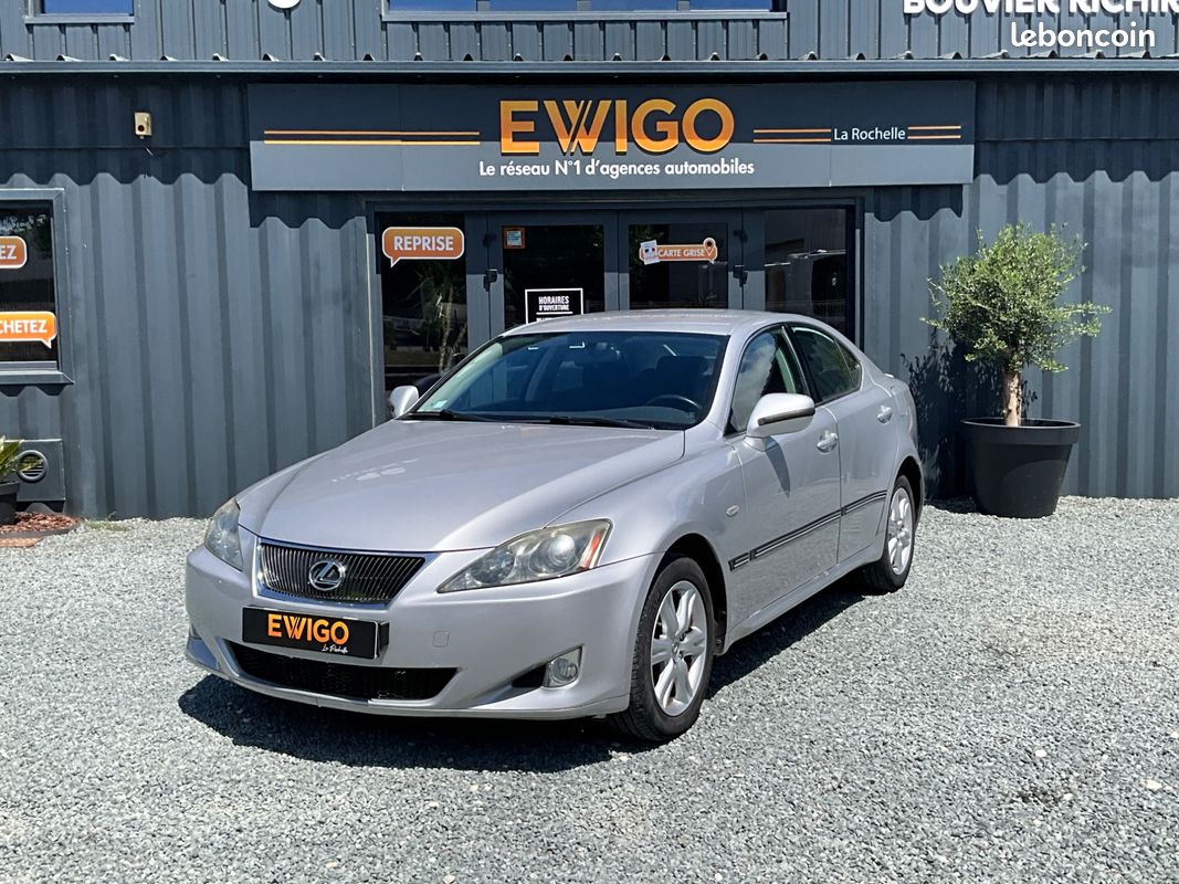 Lexus is 2.2 220d 175ch finition executive / regulateur / suivi (image 8)