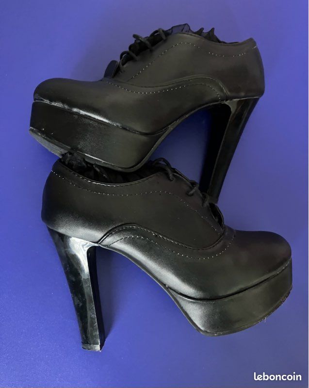 Chaussures Compensées UN MATIN D'ÉTÉ - T39 En Daim Noir - Jamais Portées - 20€