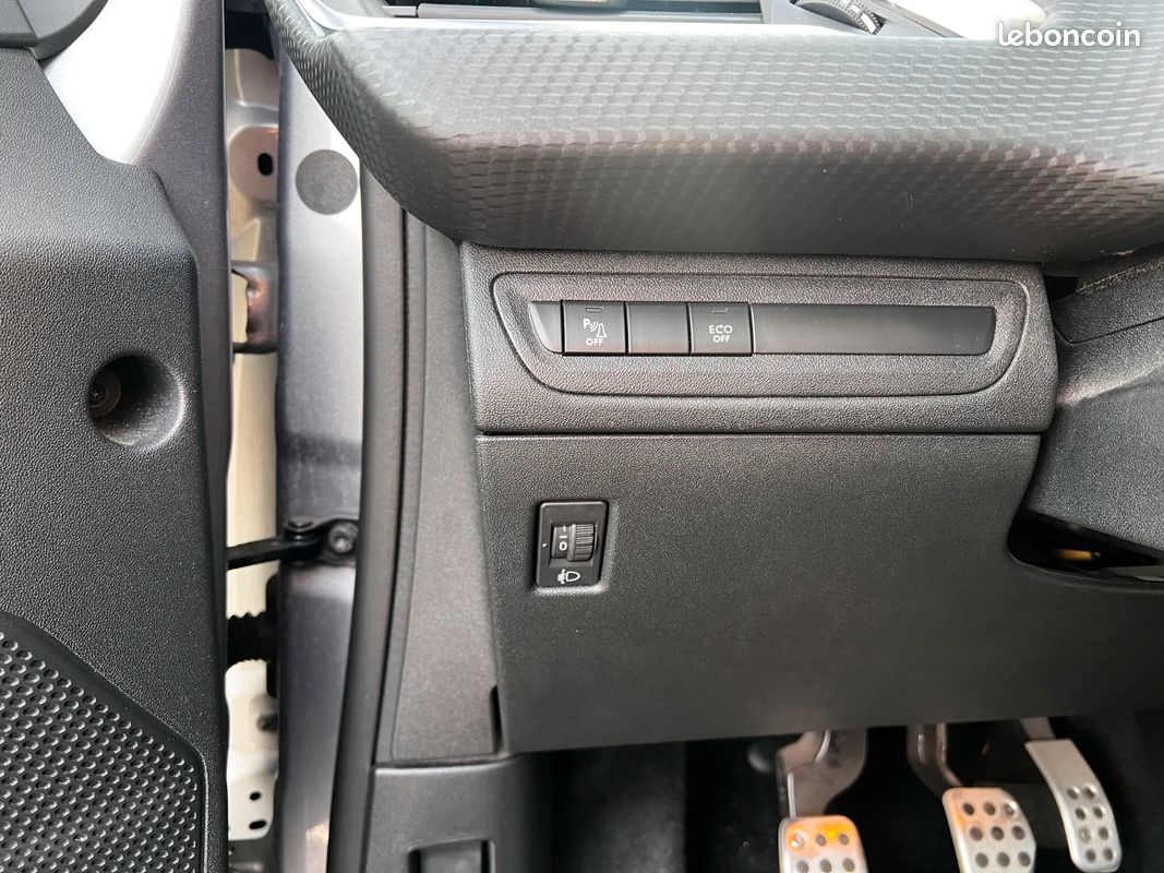 PEUGEOT 2008 BlueHDi 100ch S&S BVM5 Crossway - CARNET D'ENTRETIEN COMPLET - 2E MAIN (image 22)