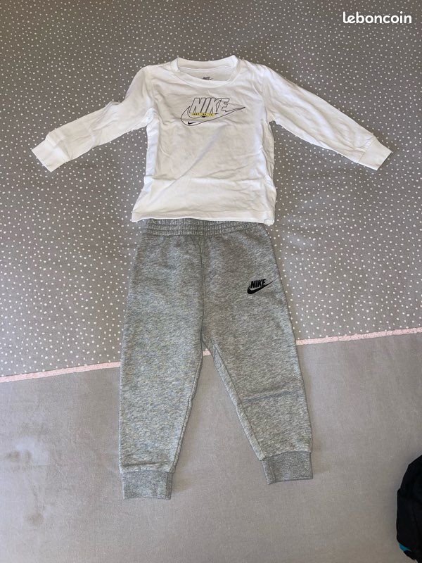 Ensemble NIKE BÉBÉ pantalon t-shirt manches longues 24 mois