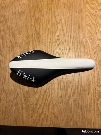 Selle De Vélo De Route Fizik Arione, Rails K:ium/carbone, Blanche