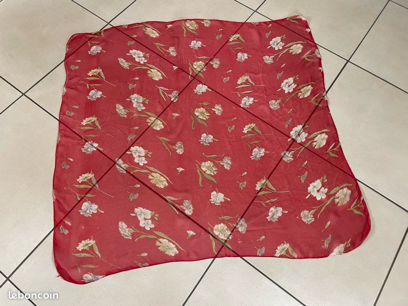 Écharpe avec petite trousse (image 1)