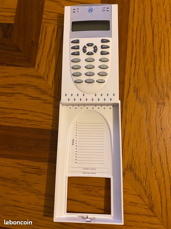 Clavier en très bon état. Compatible avec les centrales Aritech Master et Advanced (image 1)