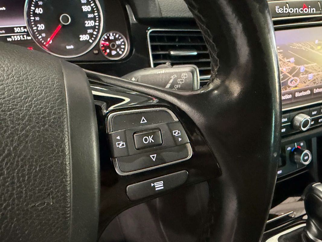 Volkswagen TOUAREG 3.0 V6 TDI 262 CH TIPTRONIC 8 4 Motion R-LINE (image 17)