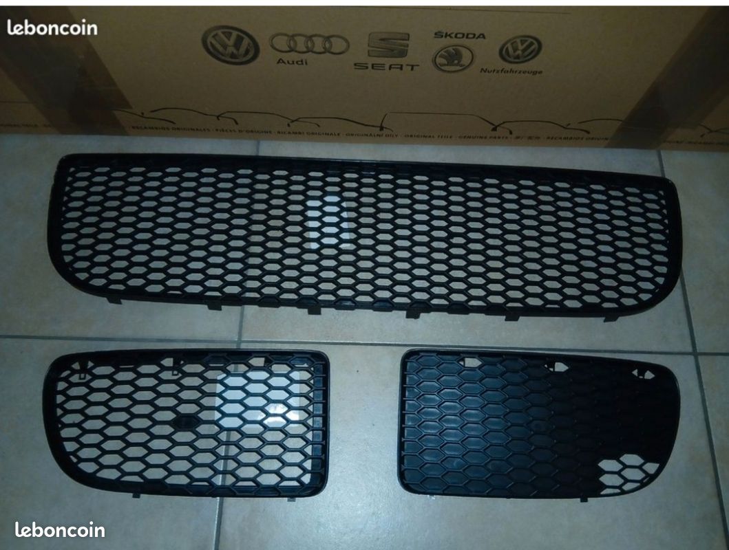 Grille pare choc oem golf 4 r32 (image 3)