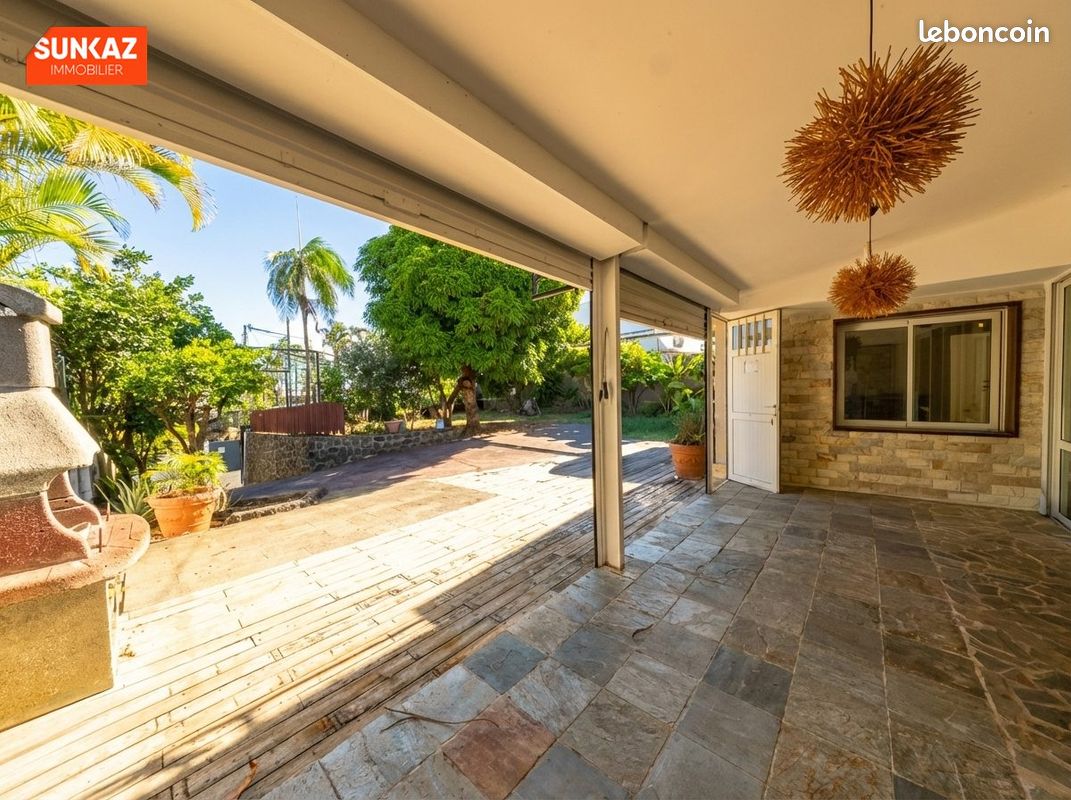 Maison 8 pièces 230 m² · à Saint-Pierre · 230 m² · 2 900 €