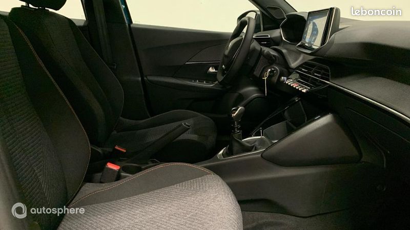 Peugeot 2008 1.2 100ch S&S Style (image 15)