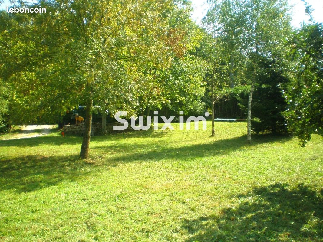 Terrain 2046 m² · à Lons-le-Saunier · 2 046 m² · 56 000 €
