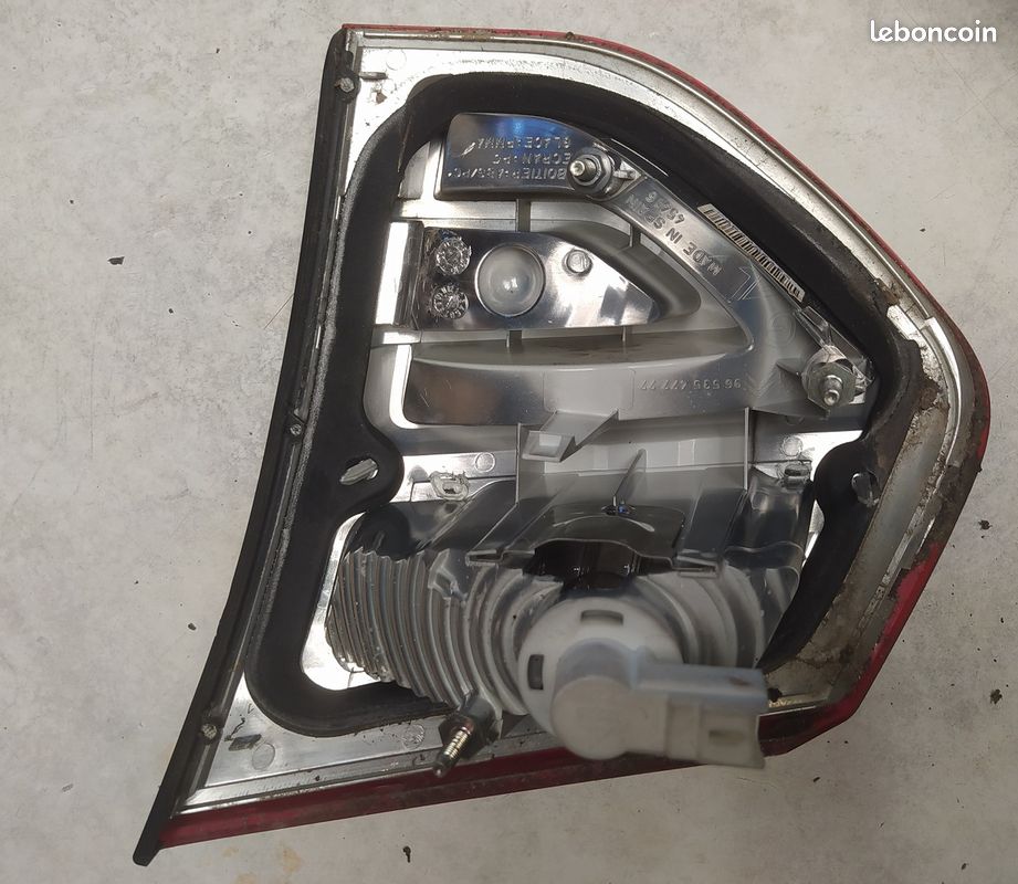 Feu arrière intérieur gauche (coté passager hayon) Citroën C4 PICASSO (2007-2013) (image 2)