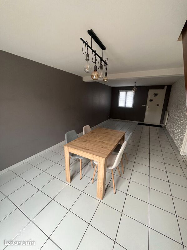 Maison 4 pièces 82 m² · à Segré-en-Anjou Bleu · 82 m² · 880 €/mois