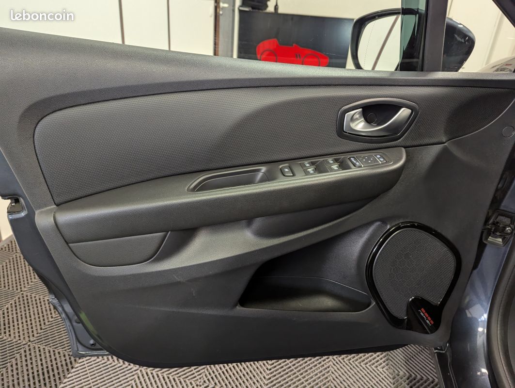 RENAULT Clio IV (2) 1.2 TCE 120 ENERGY INTENS (image 25)