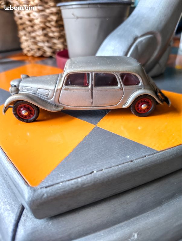 Miniature Voiture Dubray Citroën 11B 1939 'Nez De Requin' - Échelle 1:43 - Résine - Occasion