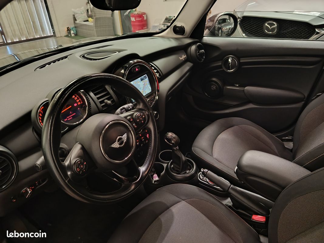 Mini 102 ch boite auto 5 portes sur-équipée ur-équipée (image 9)