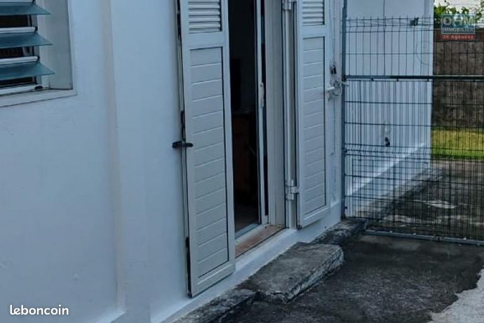 https://img.leboncoin.fr/api/v1/lbcpb1/images/d6/8c/5d/d68c5d447e2b3636d217c4ec6a272a60fc9bbf9c.jpg?rule=ad-image