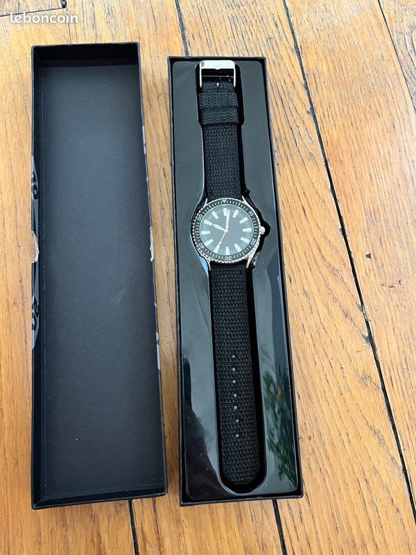 Montre à quartz militaire tirée de la collection Eaglemoss état neuf (image 3)
