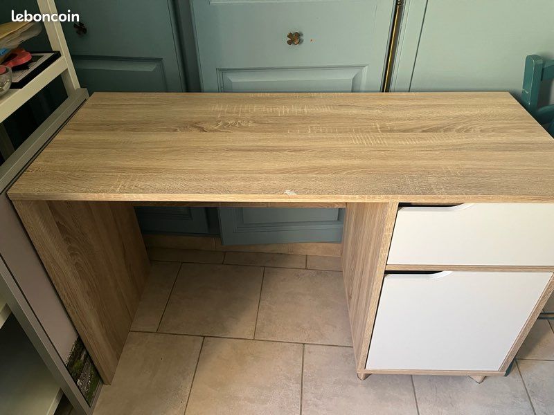 Bureau en bois (image 1)