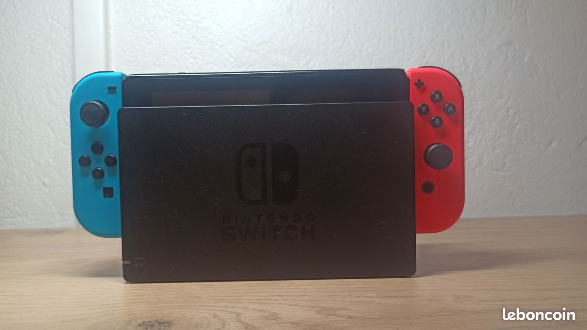 Nintendo Switch avec 3 jeux et accessoires (image 2)