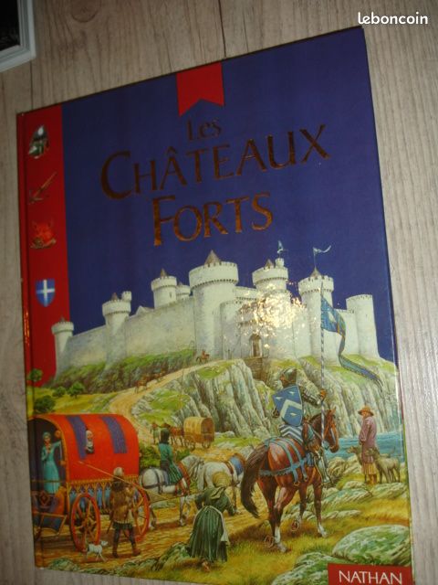 Livre LES CHATEAUX FORTS Nathan (image 1)