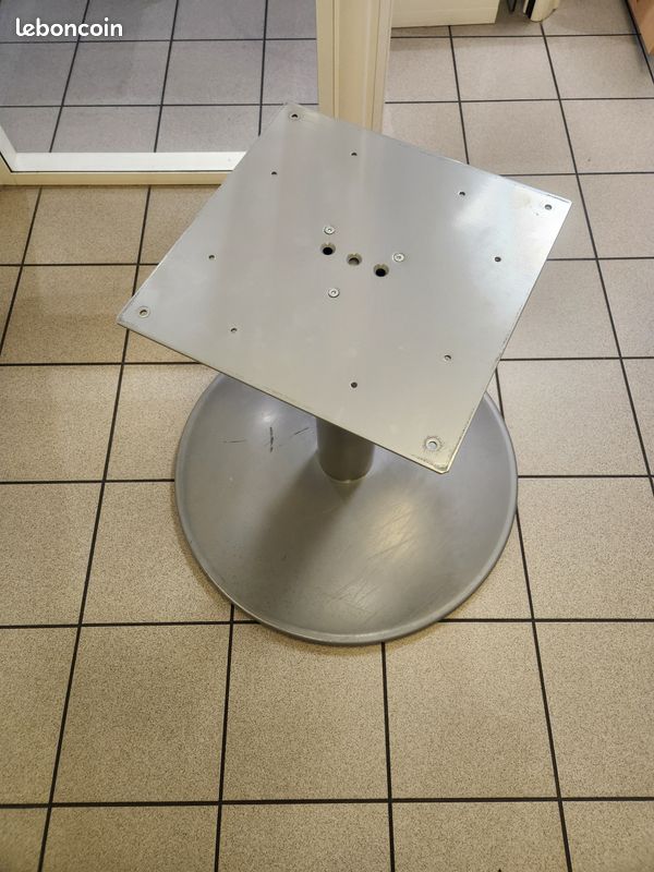 Table pied central (image 4)