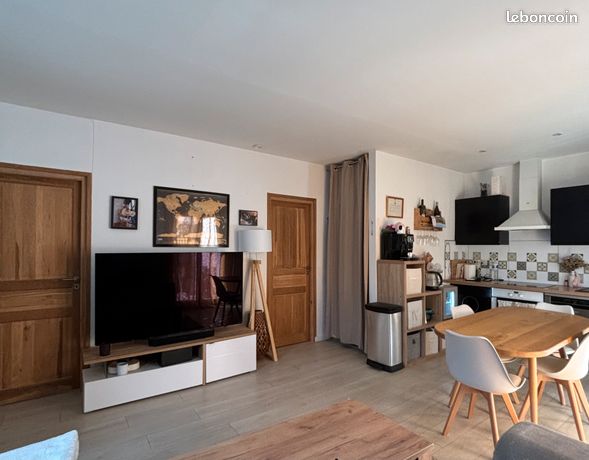 Maison 3 pièces avec cour, 3 faces, 55 m² – Quartier Las Cobas