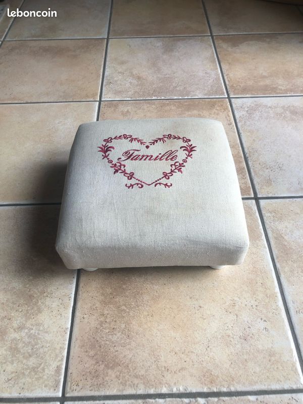 Foot stool (image 1)