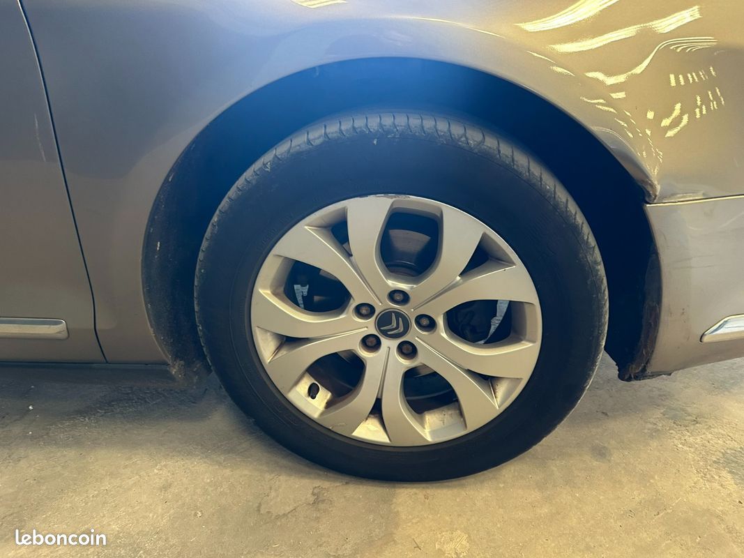CITROEN C5 1.6 e-HDi 115 Confort BMP6 (image 20)