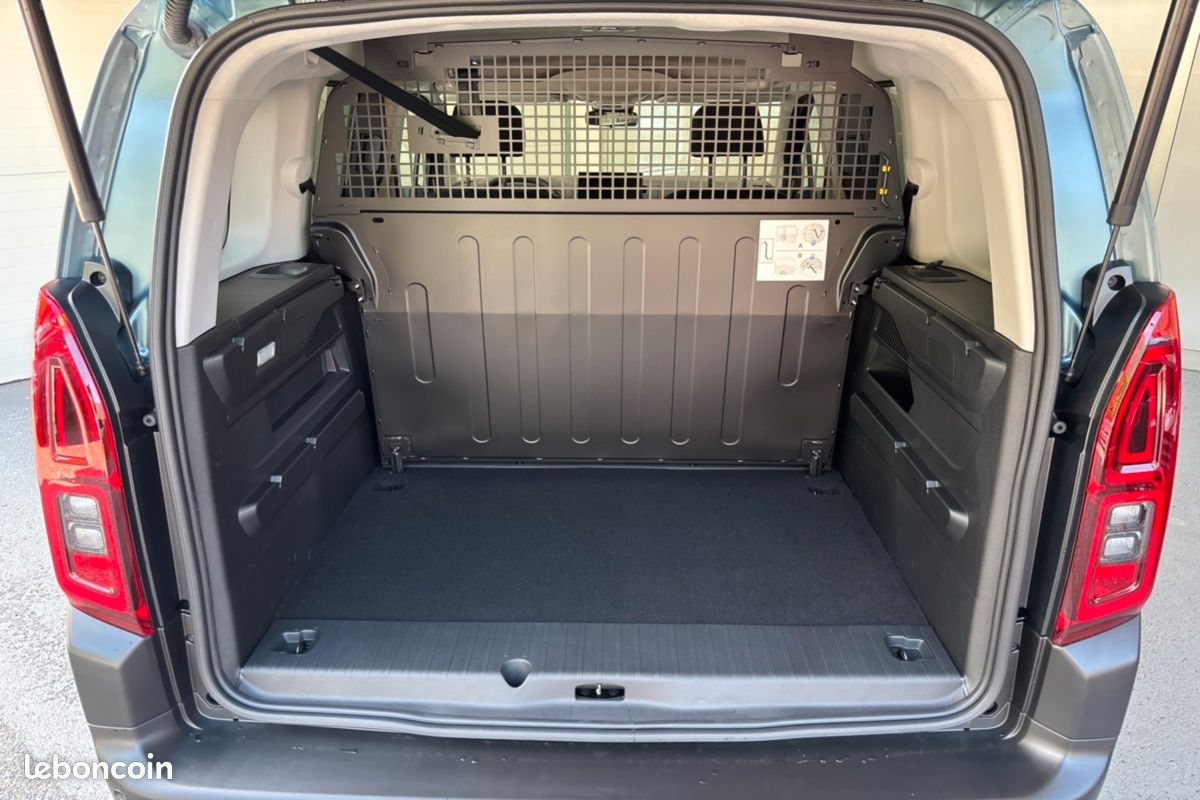 Citroën Berlingo BLUEHDI 130 EAT8 MAX 5PL N1 -13% (image 18)
