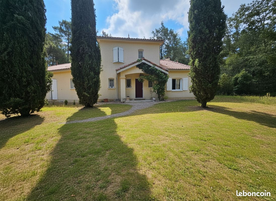 Maison 6 pièces 165 m² · à Saint-Pierre-de-Chignac · 165 m² · 385 000 €