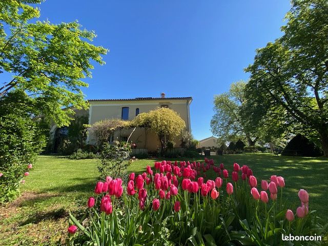 Maison 18 pièces 668 m² · à Auch · 668 m² · 1 050 000 €