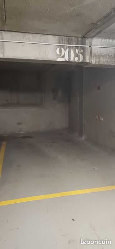 Place de parking rue Soyer (image 1)