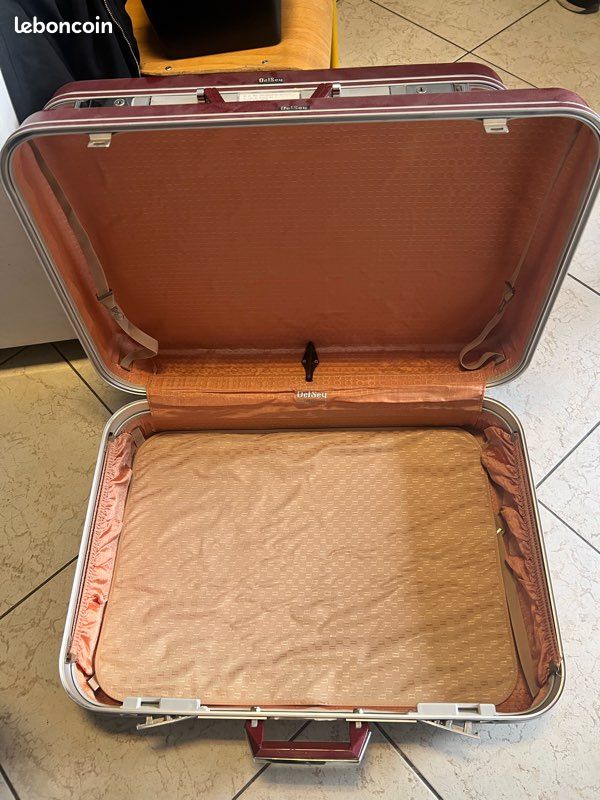 Valise à roulettes vintage CLUB Delsey noire coque rigide - Accessoires & Bagagerie Valise à roulettes vintage CLUB Delsey noire coque rigide - Accessoires & Bagagerie