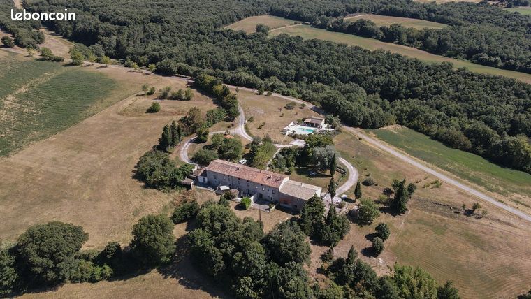 Maison 30 pièces 575 m²