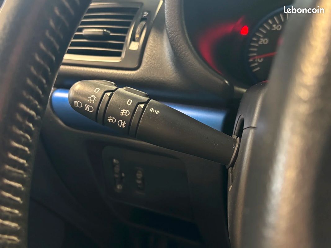 RENAULT CLIO 2.0i 16V Sport Jean Ragnotti (image 25)