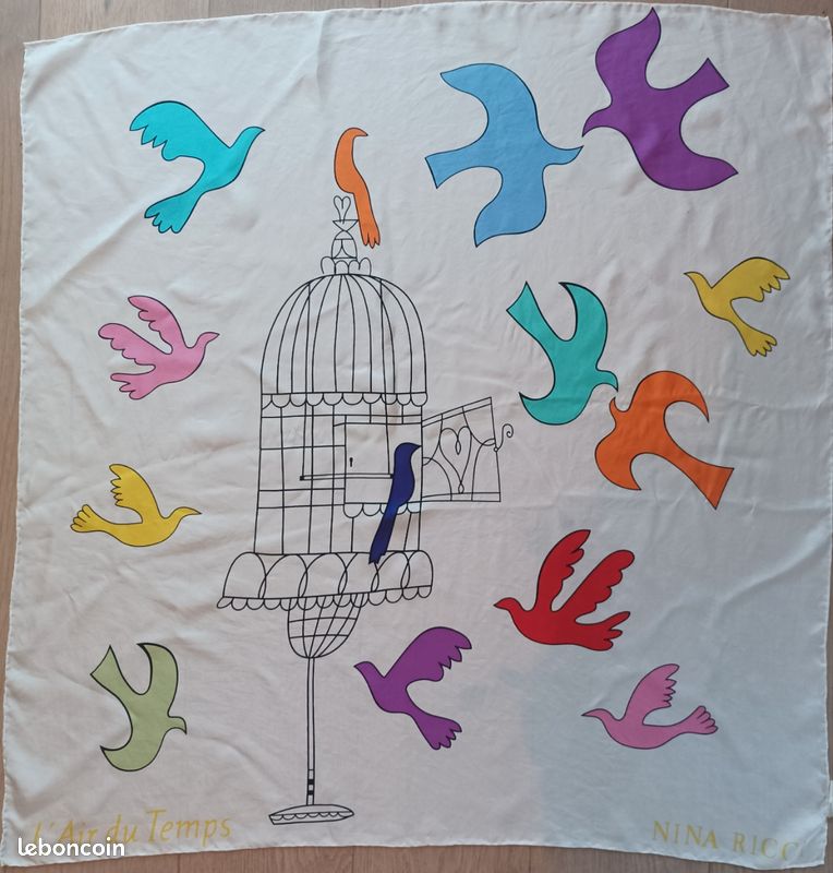 Foulard Carré Vintage NINA RICCI - L’air D’un Temps 1948-1998, étole Bleue En Polyester