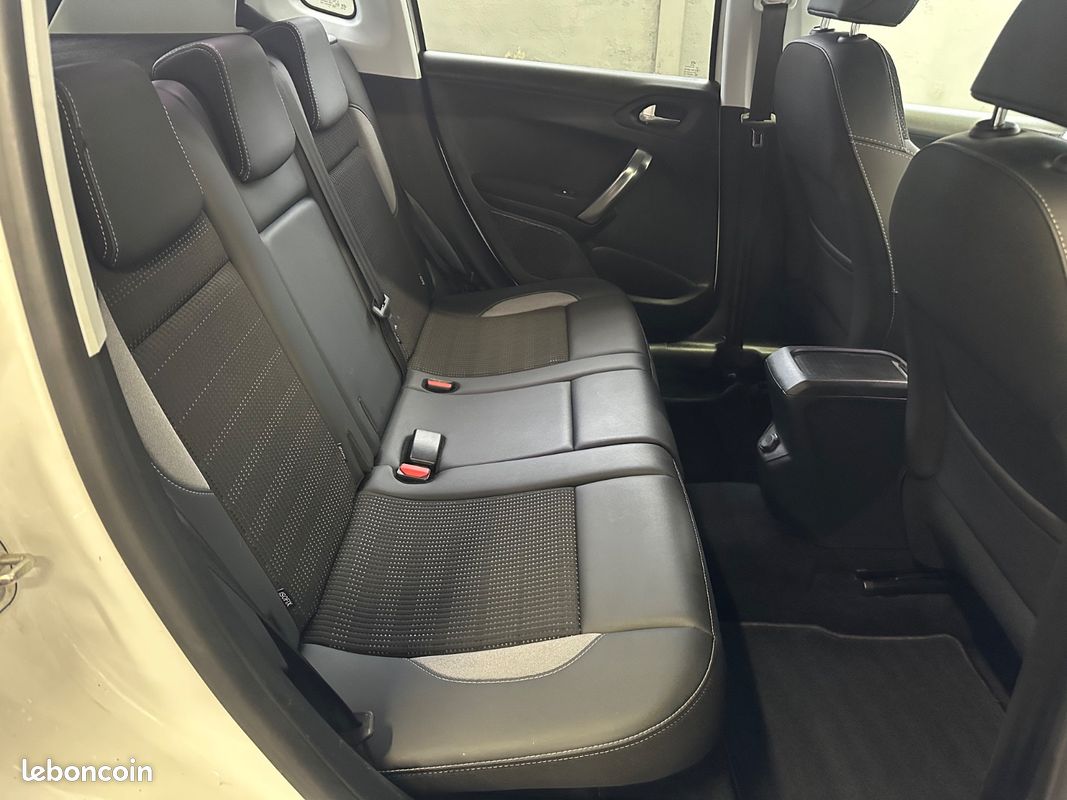 Peugeot 2008 1,5 BLUE HDI 100 CH Allure Carplay (image 11)