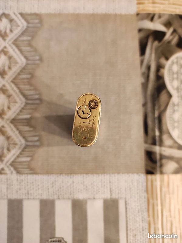 Briquet cartier laqué rouge plaqué or (image 2)