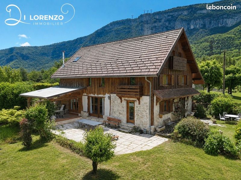 Maison 8 pièces 233 m² · à Lépin-le-Lac · 233 m² · 479 000 €
