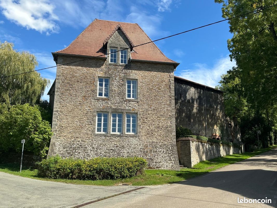 Maison 9 pièces 225 m² · à Cubry · 225 m² · 239 000 €