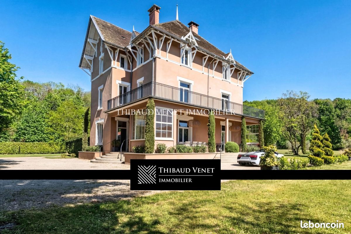 Maison 13 pièces 401 m² · à Ambérieu-en-Bugey · 401 m² · 980 000 €