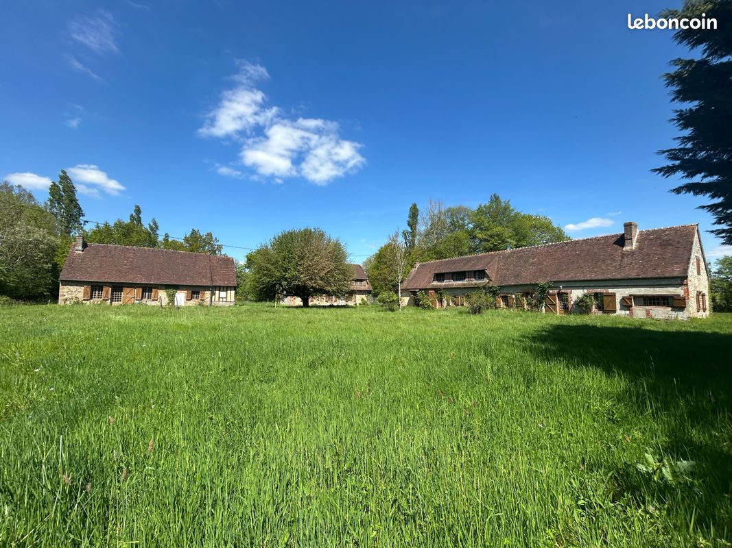 Maison 18 pièces 451 m² · à Vitrai-sous-Laigle · 451 m² · 296 800 €