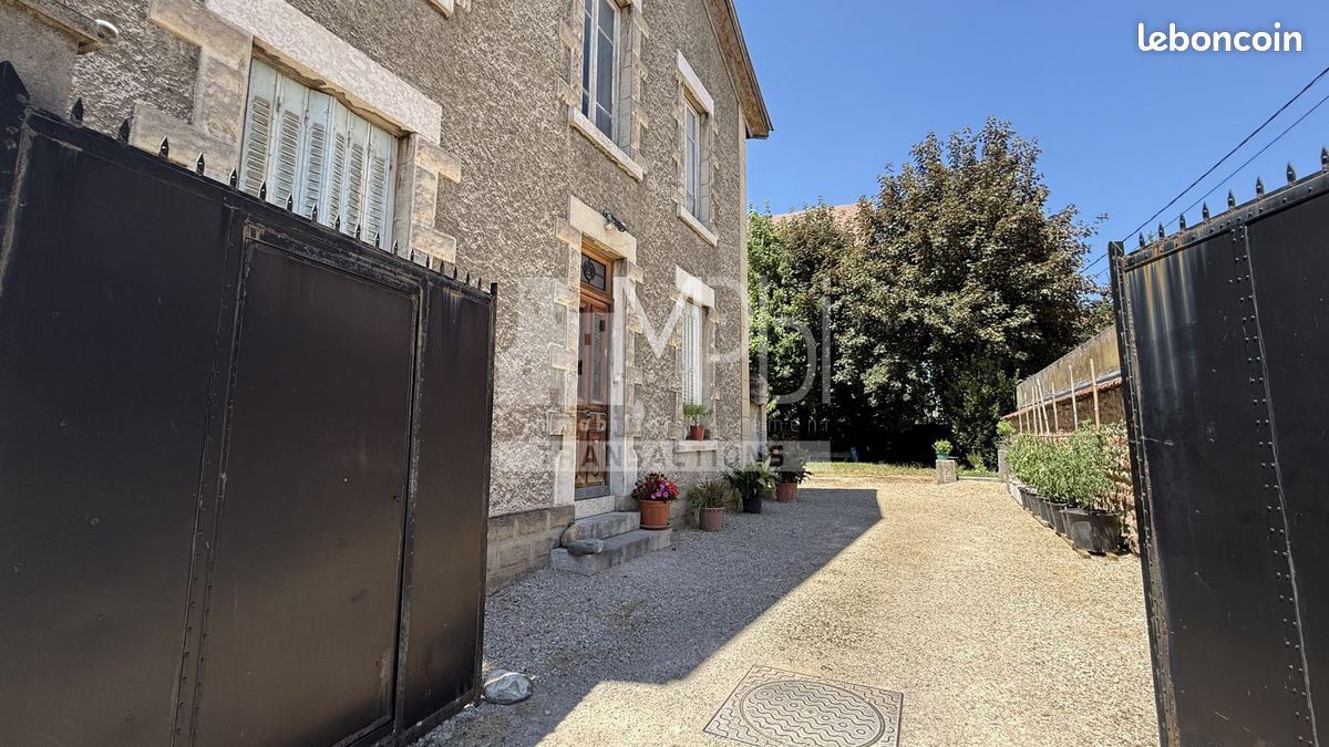 Maison 6 pièces 145 m² · à Bourg-en-Bresse · 145 m² · 259 000 €