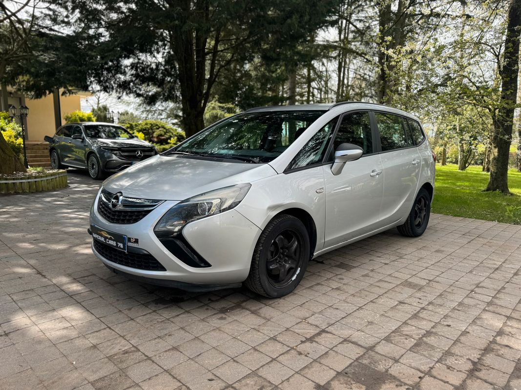 Opel zafira Tourer 2.0 CDTI 110 aucun frais à prévoir - Voitures