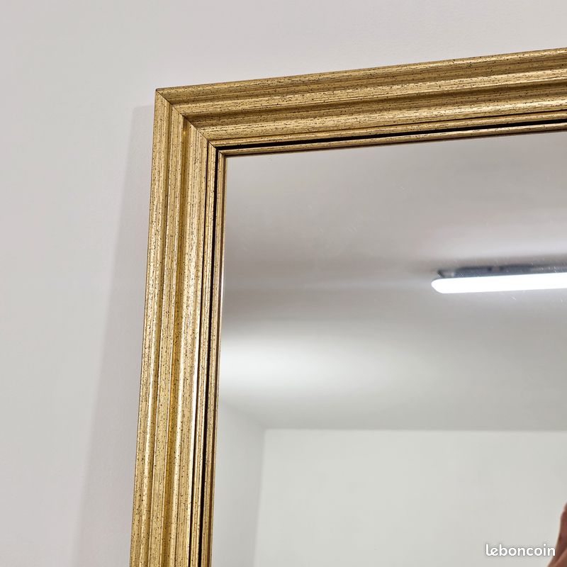 Elégant miroir rectangulaire à cadre doré mouluré – Style classique intemporel (image 5)