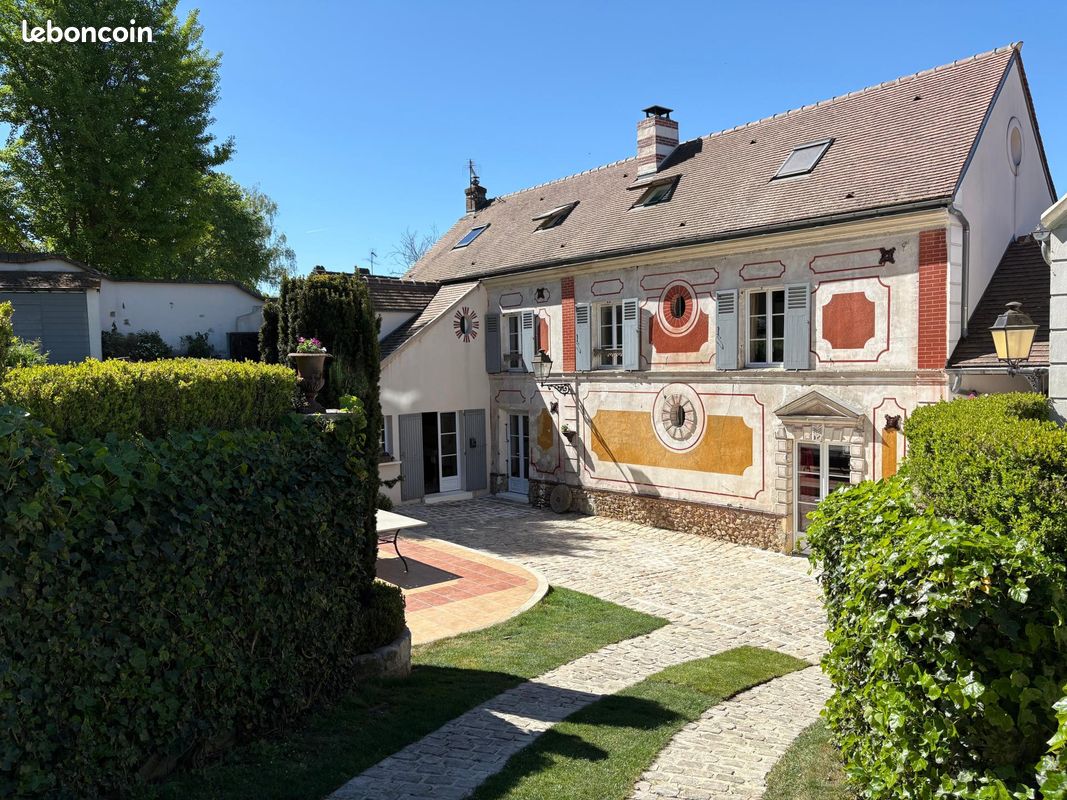 Maison 10 pièces 260 m² · à Bellefontaine · 260 m² · 890 000 €