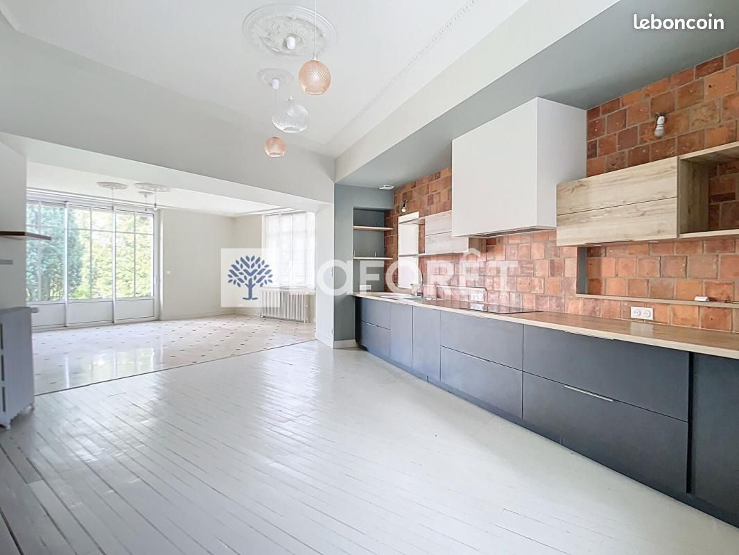 Maison 5 pièces 195 m² · à Parthenay · 195 m² · 989 €/mois